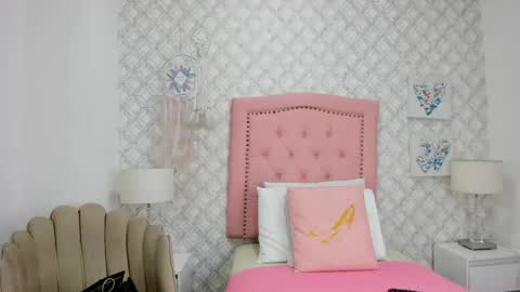 sofia_martinez9 online show from May 30, 2026, 7:11 pm