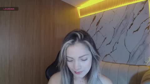 Snapshot of sofia_nova_tf chatting on February 12, 2026, 2:01 pm sofi online show from February 12, 2026, 2:01 pm