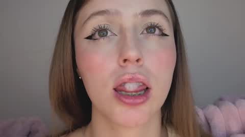     online show from October 7, 2025, 3:25 am