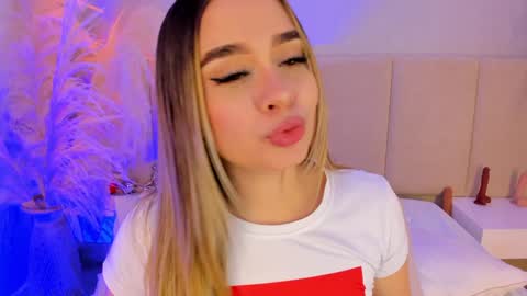 Snapshot of sofia_pamela chatting on January 28, 2025, 10:23 pm SOFIA PAMELA online show from January 28, 2025, 10:23 pm