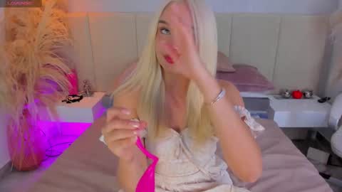 Snapshot of sofia_pamela chatting on September 8, 2025, 7:24 pm SOFIA PAMELA online show from September 8, 2025, 7:24 pm