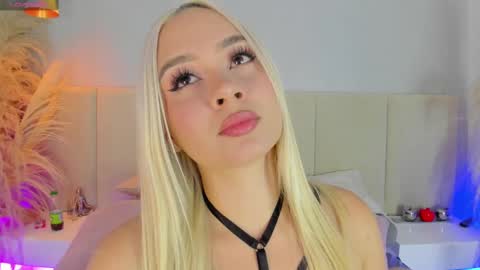 Snapshot of sofia_pamela chatting on September 24, 2025, 7:28 pm SOFIA PAMELA online show from September 24, 2025, 7:28 pm