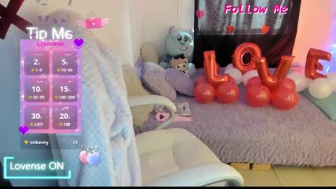 Sofia Thomson online show from February 12, 2025, 1:37 pm