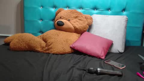 Snapshot of sofia_white3 chatting on February 11, 2025, 5:18 pm Sofa online show from February 11, 2025, 5:18 pm