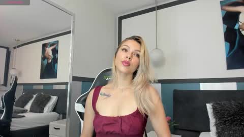 Snapshot of sofiaa_morris chatting on September 24, 2025, 7:17 pm Sofia online show from September 24, 2025, 7:17 pm