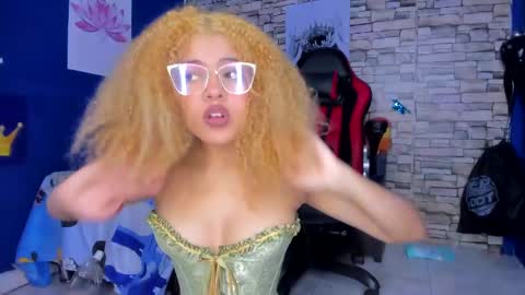 sofiacastillo01 online show from February 15, 2025, 5:39 pm