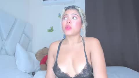 sofiacastillo01 online show from April 5, 2026, 5:15 am