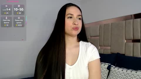 sofiaduque_26 online show from February 22, 2026, 7:01 pm