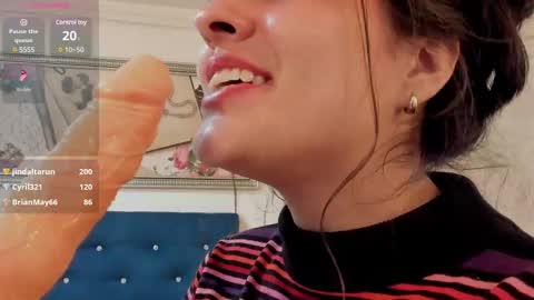 Snapshot of sofianesvat1 chatting on February 19, 2025, 12:00 pm Sofi - next broadcast today 1030pm Colombia time online show from February 19, 2025, 12:00 pm