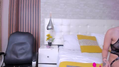 sofiathoompson online show from July 8, 2026, 9:19 pm