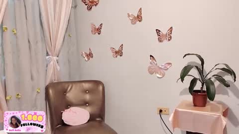 Sofi Bella online show from October 6, 2025, 3:31 pm