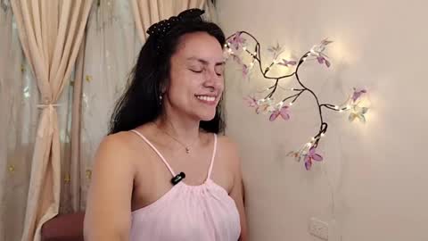 Sofi Bella online show from May 27, 2026, 7:55 pm