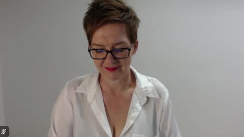 Sofie Velvet online show from April 16, 2026, 6:25 am