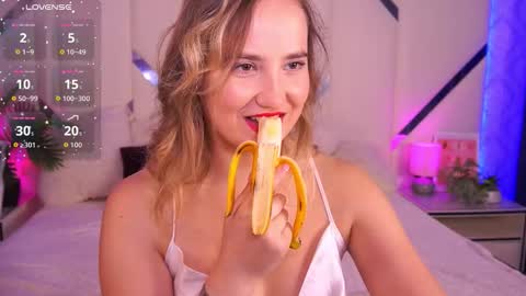 Sofie online show from October 9, 2025, 7:45 pm