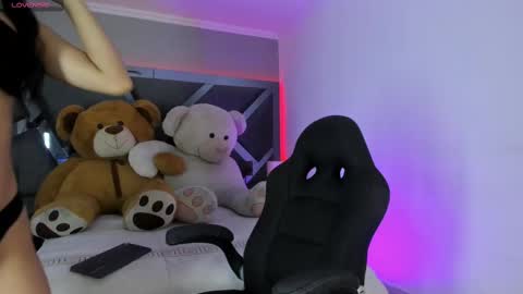 Snapshot of sofiewild_ chatting on October 1, 2025, 7:53 pm sofie online show from October 1, 2025, 7:53 pm