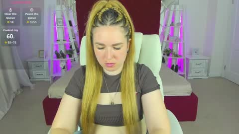 sofii_darling online show from April 10, 2026, 4:44 pm