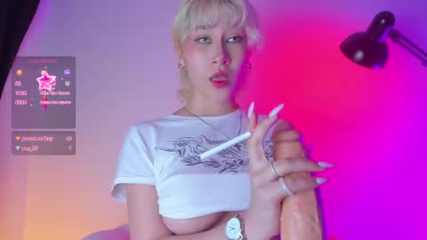 Snapshot of sofii_uwu_ chatting on February 12, 2025, 1:37 pm Sofii online show from February 12, 2025, 1:37 pm