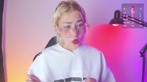 Snapshot of sofii_uwu_ chatting on February 19, 2025, 12:11 pm Sofii online show from February 19, 2025, 12:11 pm