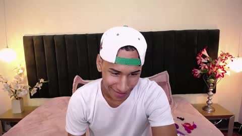 Snapshot of soft_attraction chatting on October 22, 2025, 8:19 pm Cam and Amy online show from October 22, 2025, 8:19 pm