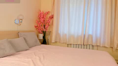 Snapshot of soft_glitch chatting on April 4, 2026, 5:06 am soft_glitch online show from April 4, 2026, 5:06 am