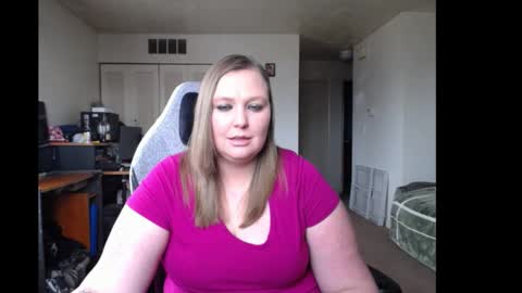 Snapshot of softerpeaches chatting on January 24, 2025, 9:05 pm Rose online show from January 24, 2025, 9:05 pm