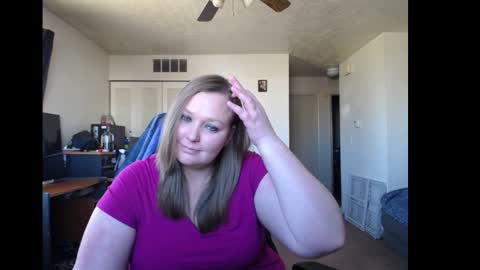 Snapshot of softerpeaches chatting on February 12, 2025, 8:18 pm Rose online show from February 12, 2025, 8:18 pm