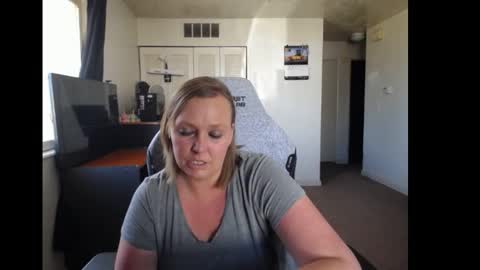 Snapshot of softerpeaches chatting on September 11, 2025, 7:25 pm Rose online show from September 11, 2025, 7:25 pm