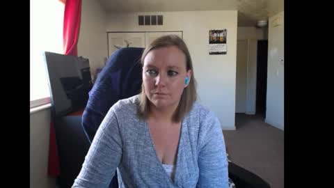 Snapshot of softerpeaches chatting on October 31, 2025, 7:37 pm Rose online show from October 31, 2025, 7:37 pm