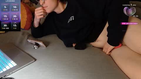 Snapshot of solaya_papaya chatting on November 19, 2025, 9:09 am solaya papaya jordan theythem online show from November 19, 2025, 9:09 am