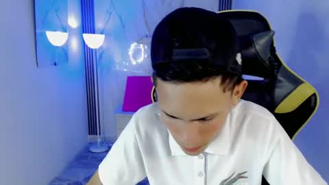 Snapshot of sombra_18 chatting on July 3, 2026, 3:35 am ESTEBAN online show from July 3, 2026, 3:35 am