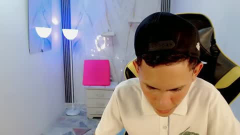 Snapshot of sombra_18 chatting on July 3, 2026, 5:19 pm ESTEBAN online show from July 3, 2026, 5:19 pm