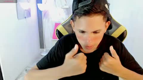 Snapshot of sombra_18 chatting on July 6, 2026, 11:18 pm ESTEBAN online show from July 6, 2026, 11:18 pm