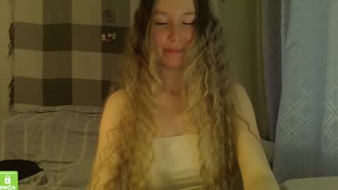 Snapshot of song_to_the_siren chatting on December 6, 2024, 10:49 am Mary online show from December 6, 2024, 10:49 am