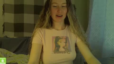 Snapshot of song_to_the_siren chatting on December 20, 2024, 10:05 am Mary online show from December 20, 2024, 10:05 am