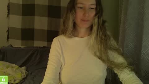 Snapshot of song_to_the_siren chatting on December 20, 2024, 1:11 pm Mary online show from December 20, 2024, 1:11 pm