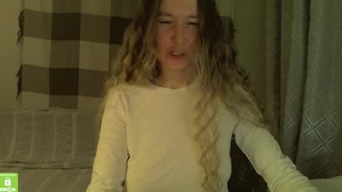 Snapshot of song_to_the_siren chatting on January 10, 2025, 7:32 pm Mary online show from January 10, 2025, 7:32 pm