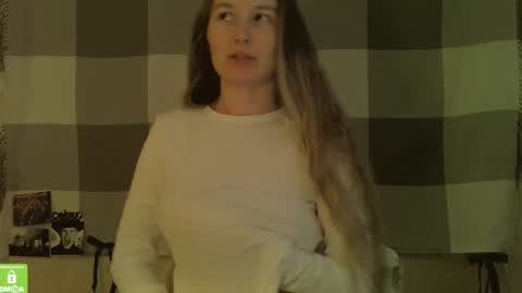 Snapshot of song_to_the_siren chatting on February 9, 2025, 11:47 am Mary online show from February 9, 2025, 11:47 am