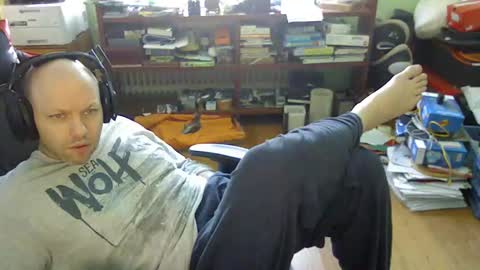 Snapshot of songoku81 chatting on February 27, 2025, 8:28 am Tom online show from February 27, 2025, 8:28 am