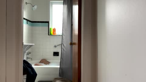 Snapshot of sonnymadraga chatting on December 22, 2025, 6:27 pm Sonny Madraga online show from December 22, 2025, 6:27 pm