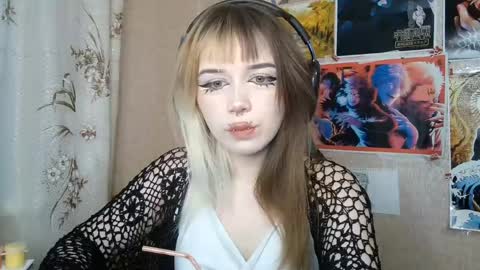Mila online show from May 25, 2026, 4:13 pm