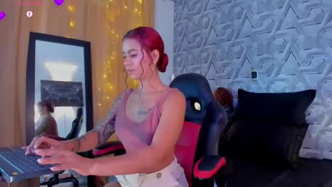 sophie online show from October 28, 2025, 2:42 pm