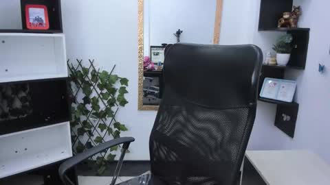 sophi_hardd online show from February 6, 2026, 1:58 pm