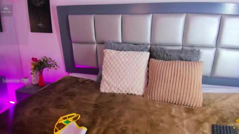 sophi Leone online show from March 3, 2026, 12:55 pm