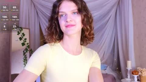 Snapshot of sophia_dreamy chatting on February 12, 2026, 1:44 am Sophia online show from February 12, 2026, 1:44 am