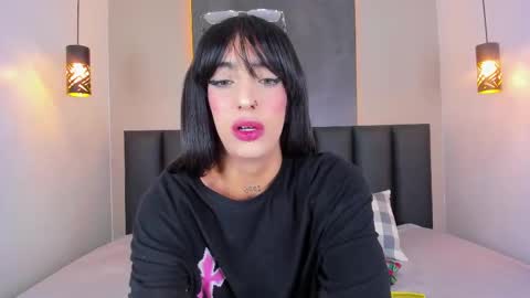 Sophi  online show from September 13, 2025, 7:46 pm