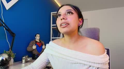 Snapshot of sophia_lagos chatting on October 28, 2025, 8:55 pm . SOPHIE . online show from October 28, 2025, 8:55 pm