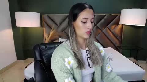 Snapshot of sophia_loreenn chatting on March 8, 2025, 11:48 am Sofia online show from March 8, 2025, 11:48 am