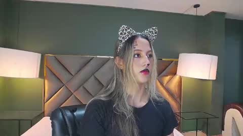 Snapshot of sophia_loreenn chatting on October 29, 2025, 12:18 pm Sofia online show from October 29, 2025, 12:18 pm