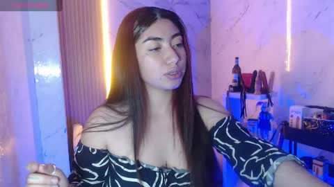 Snapshot of sophia_tf chatting on May 5, 2026, 3:36 am Sophia online show from May 5, 2026, 3:36 am