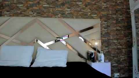 Sophia Paris online show from October 6, 2025, 1:36 am